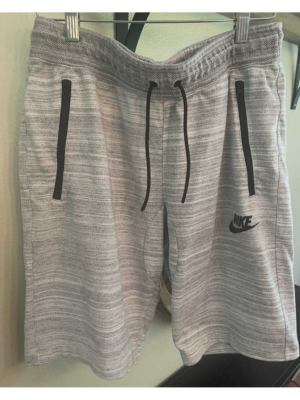 Men’s Nike Advance 15 Knit Tech Gray Striped Shorts W/ Zip Pockets Size M